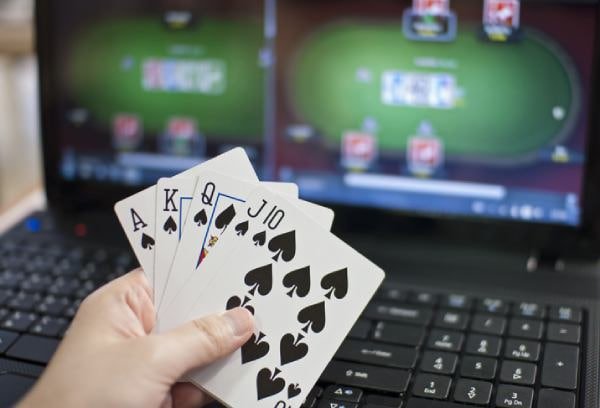Contoh tampilan antarmuka pengguna login dan registrasi